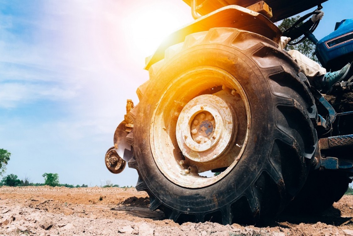 Cate tipuri de anvelope industriale sunt? Cum il alegem pe cel potrivit?