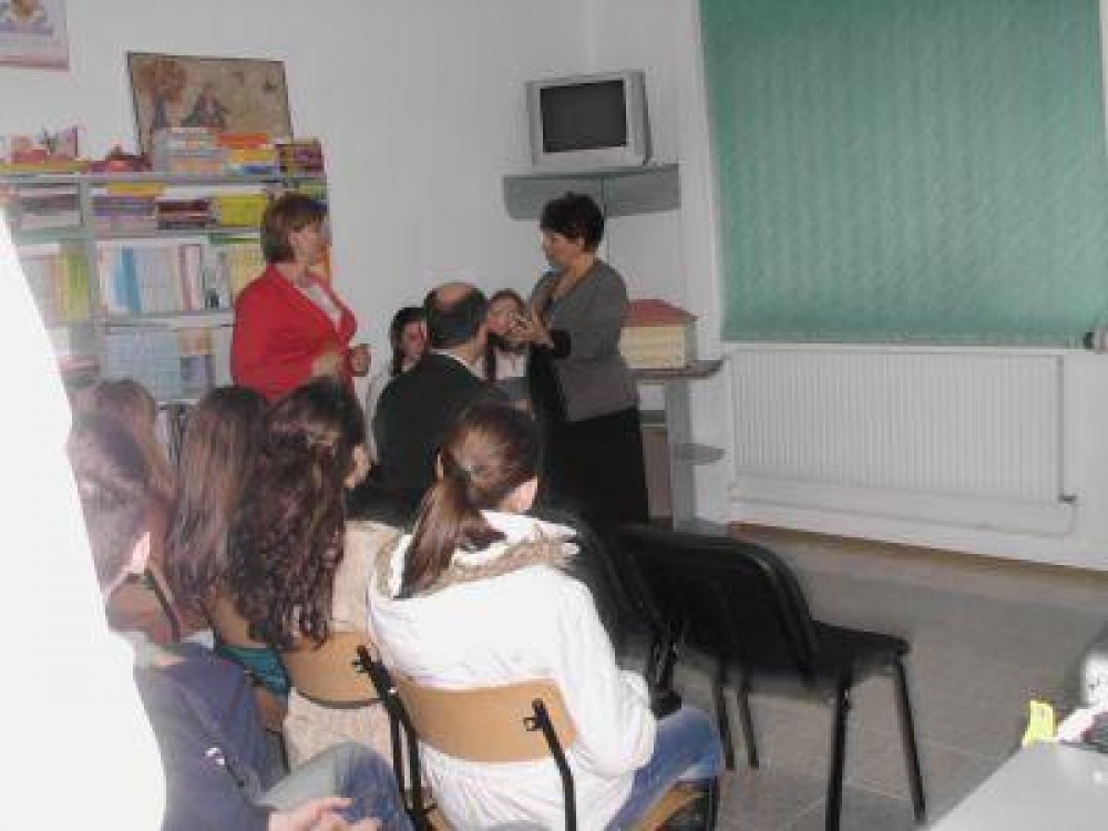 Elevii din Negresti Oas invata sa starpeasca ambrozia, iarba parloagelor