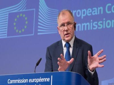 Comisarul european pentru Sanatate a vorbit la Bucuresti despre utilizarea Glifosatului
