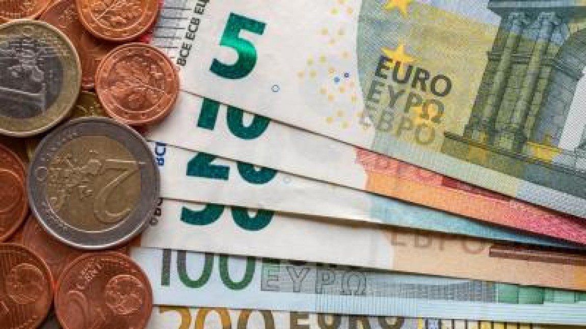 APIA: 55.460 de fermieri primesc peste 17 milioane de euro