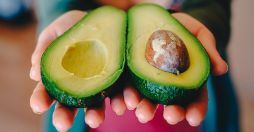 Cum se creste planta avocado in apartament? Sfaturi de ingrijire AVOCADO