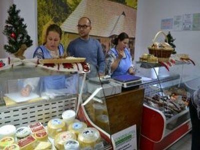 17 producatori agricoli din Alba si-au deschis propriul magazin cu produse romanesti naturale
