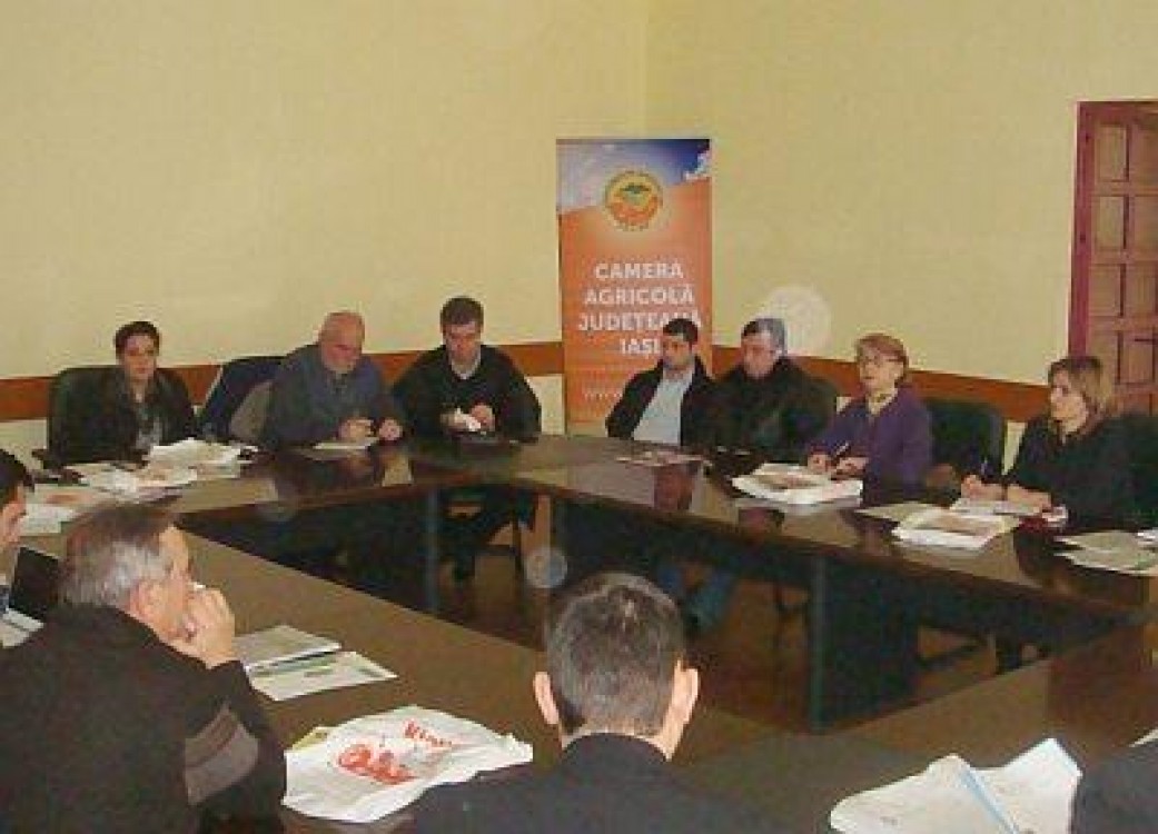 Iasi: Crescatorii de animale din judet s-au intalnit cu reprezentantii firmelor distribuitoare de echipamente zootehnice