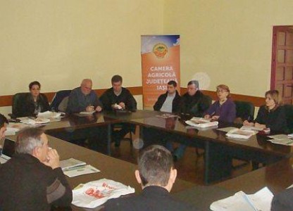 Iasi: Crescatorii de animale din judet s-au intalnit cu reprezentantii firmelor distribuitoare de echipamente zootehnice