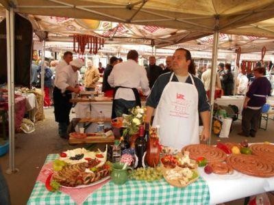 Pesta porcina africana amana Parada Carnatilor de la Sfantu Gheorghe