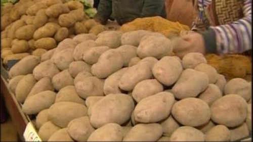 Fructele proaspete si cartofii s-au ieftinit, in timp ce pretul oualor a crescut