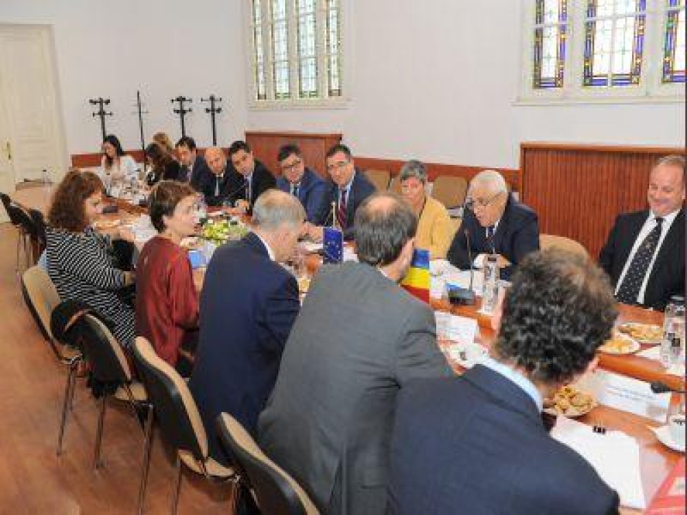 Seful MADR a discutat despre pesta porcina si dublul nivel de calitate al produselor alimentare, cu comisarul european pentru Sanatate