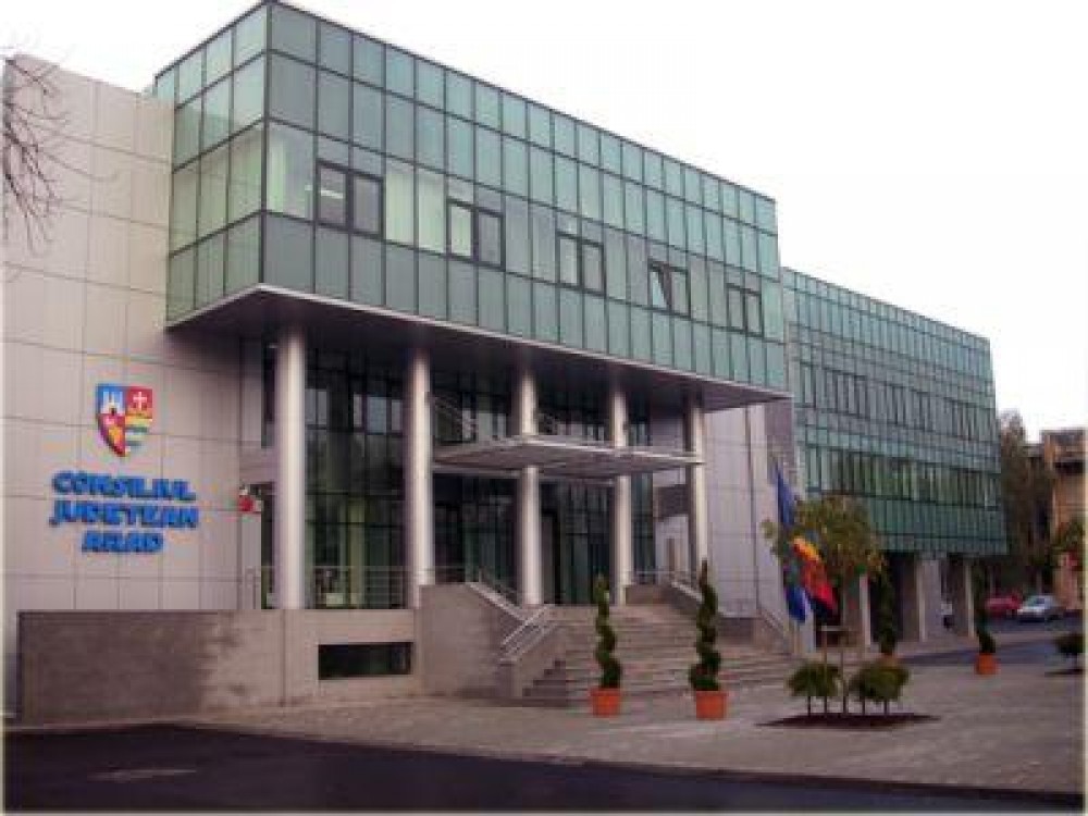 Aradenii de la Camera Agricola nu si-au mai primit salariile de trei luni