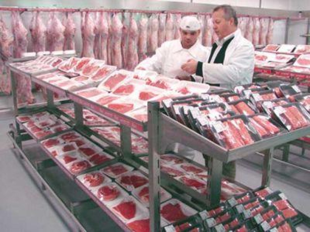 Peste o tona si jumatate de carne si produse din carne retrase de pe piata de ANSVSA