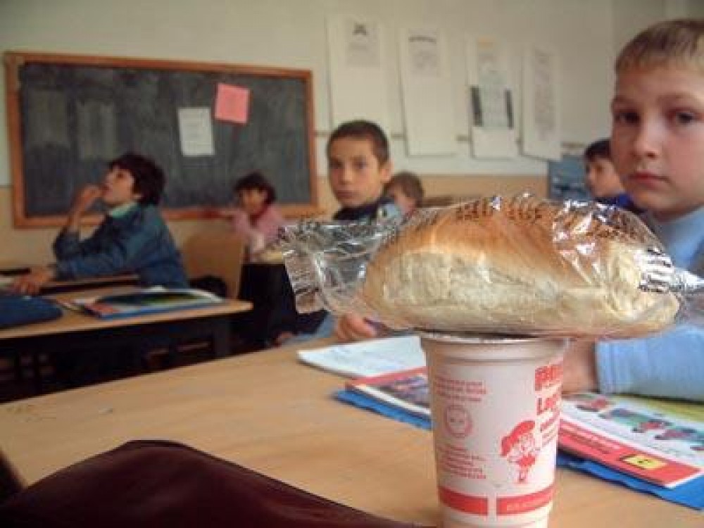 Suceava: 20 mil lei pentru programul Cornul si laptele