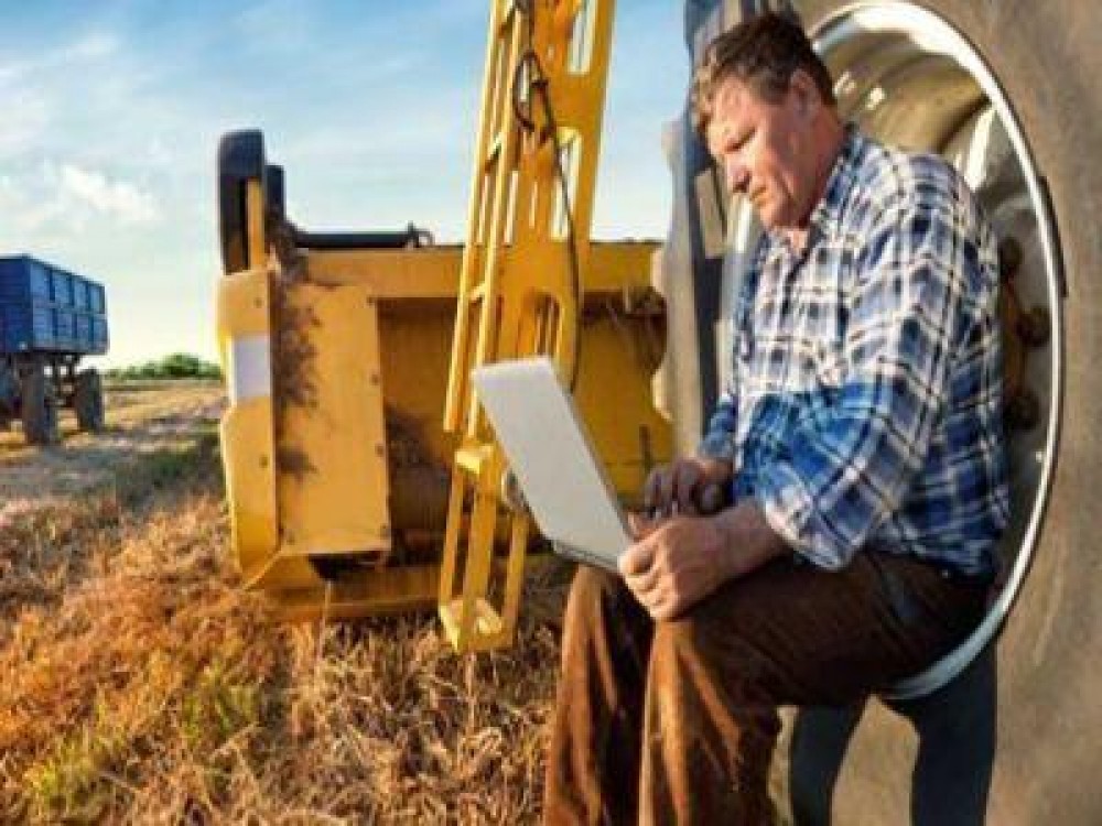 Procedurile greoaie ii descurajeaza pe fermierii care vor sa acceseze fonduri europene