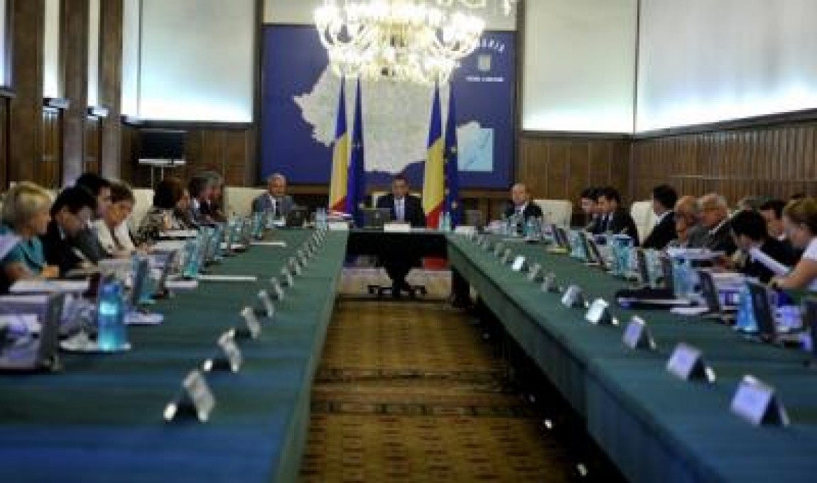 Guvernul s-a imprumutat 900 mil lei la Trezorerie, pentru plata beneficiarilor de fonduri europene
