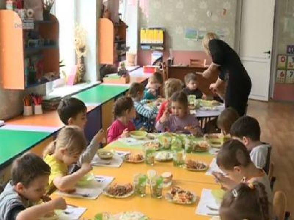 Programul de distribuire a fructelor in scoli, in dezbatere publica