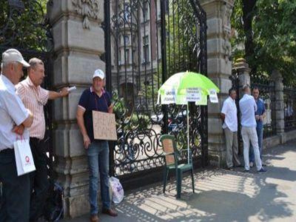 Fermierii au intrat in greva foamei pentru ca nu si-au primit subventiile