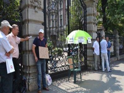 Fermierii protestatari suspenda temporar greva foamei