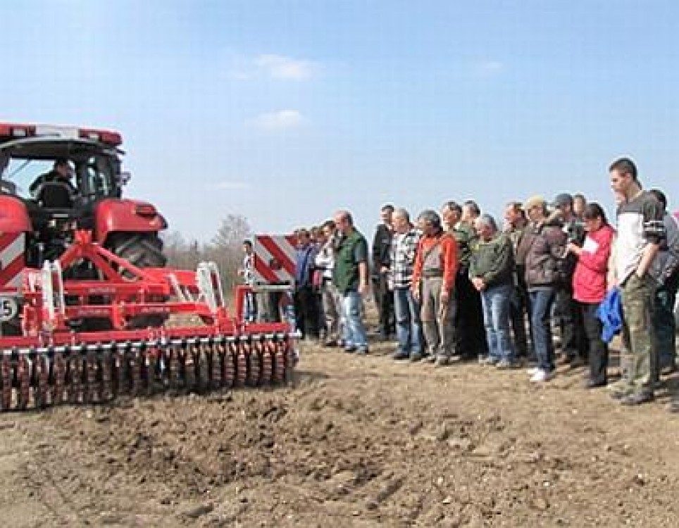 Demonstratii tehnologie in camp, cu masini agricole Guttler