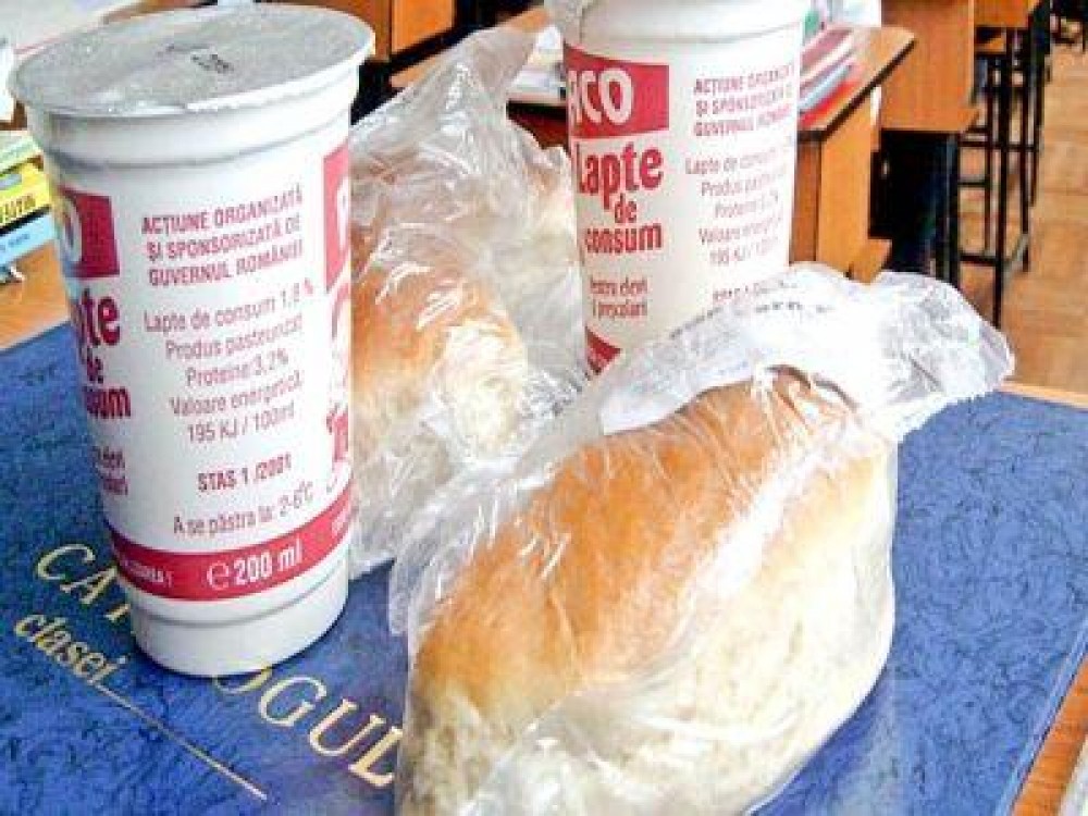 Cinci producatori de lactate, amendati pentru licitatii trucate in cadrul programului Cornul si Laptele