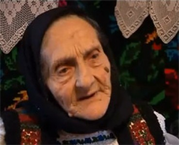 Povestea mătuşii Titiana Tomoiagă Răzuş, moaşa din comuna Moisei, Maramureş