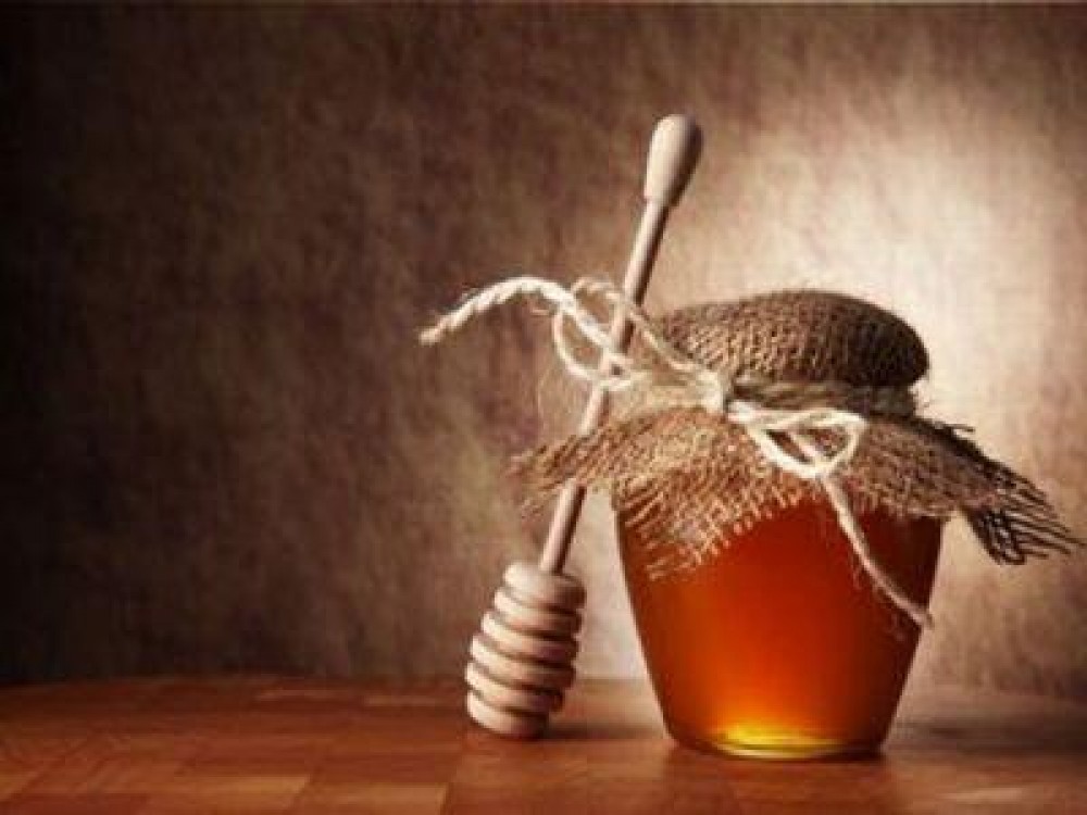 Copiii de la scoala si gradinita vor primi lunar cate un borcan cu miere