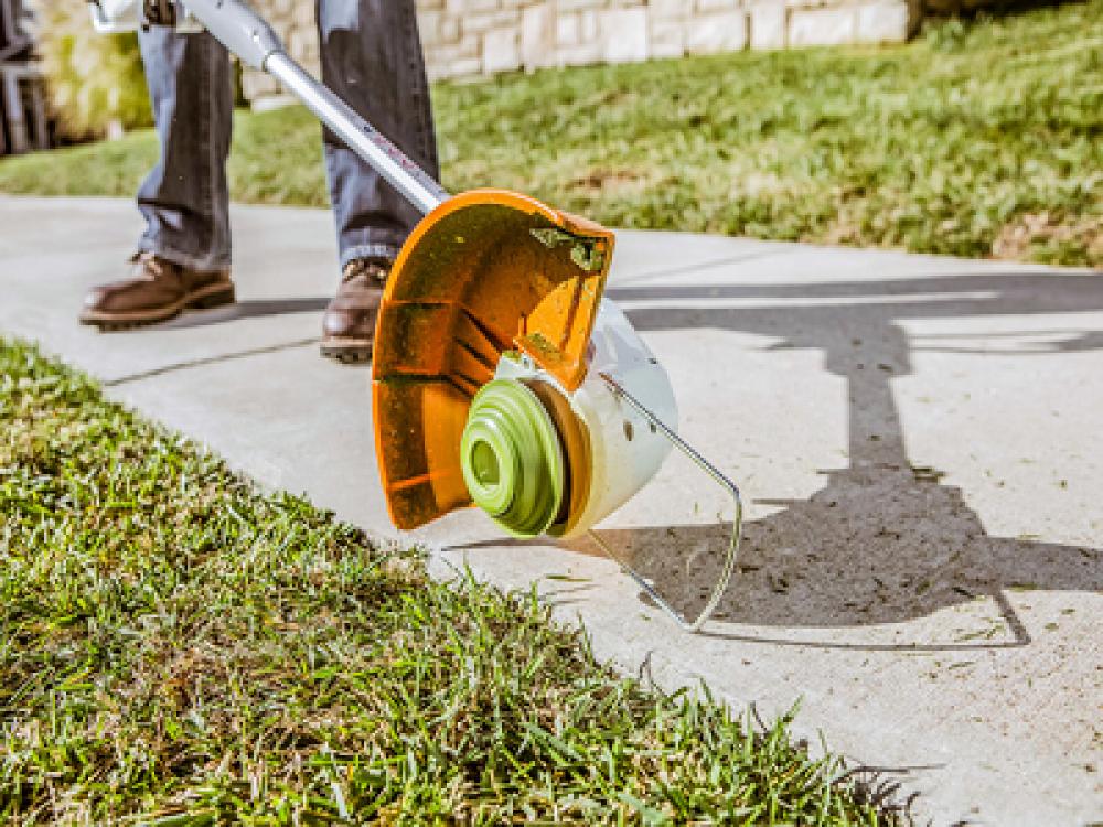 STIHL a lansat si in Romania cea mai mica motocoasa destinata uzului casnic