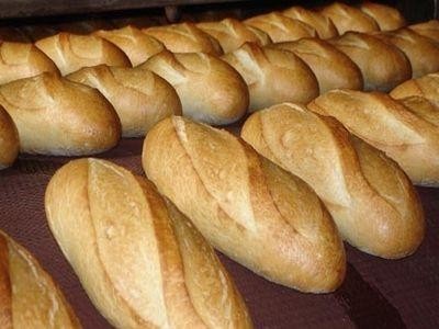 Pretul painii ar putea creste cu 10 la suta