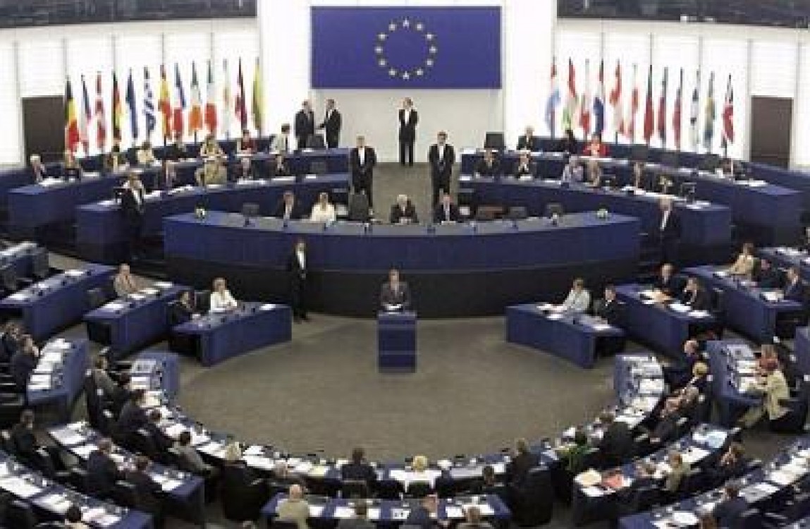 Parlamentul European cere mai multa strictete in utilizarea pesticidelor