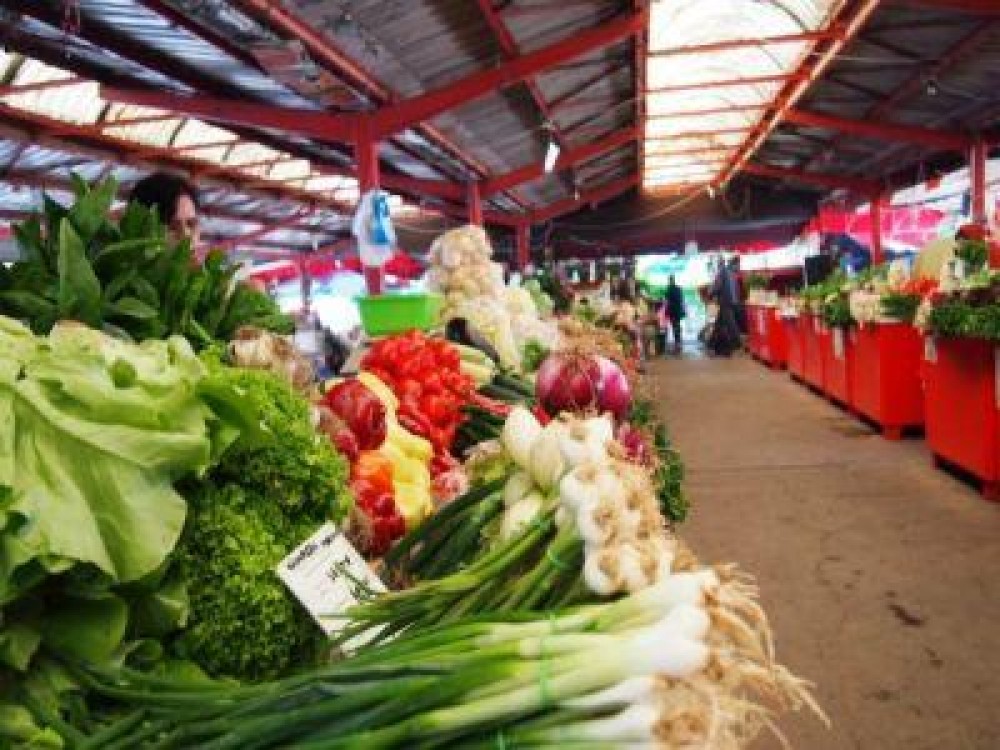 Romanii mananca mai multe produse din import desi agricultura romaneasca este capabila sa hraneasca intreaga populatie a tarii