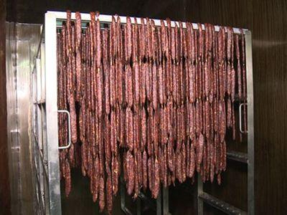 Sase producatori lupta pentru recunoasterea europeana a carnatilor de Plescoi