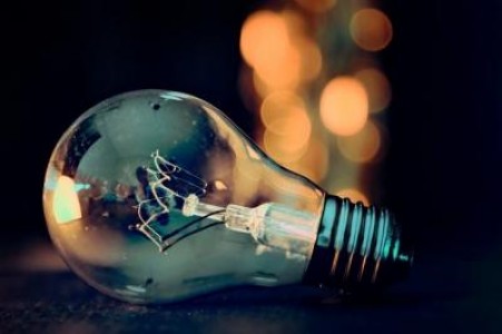 Pretul curentului electric furnizat de Hidroelectrica, mai mic cu 1 ban