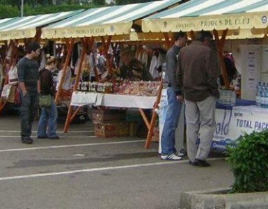 Targul de produse traditionale din judetul Cluj s-a deschis astazi la Gherla