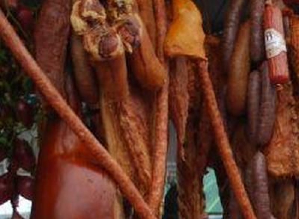 Preparatele din carne domina piata produselor traditionale