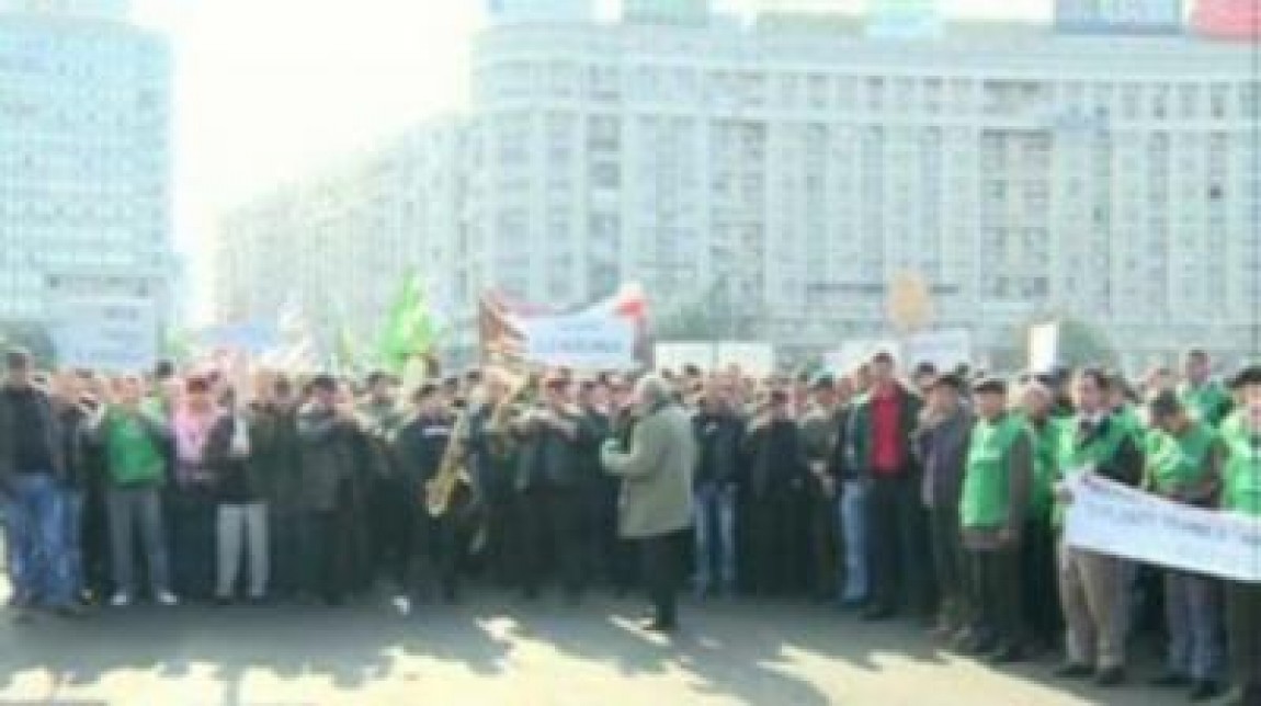 Ce spun fermierii prezenti in Piata Victoriei