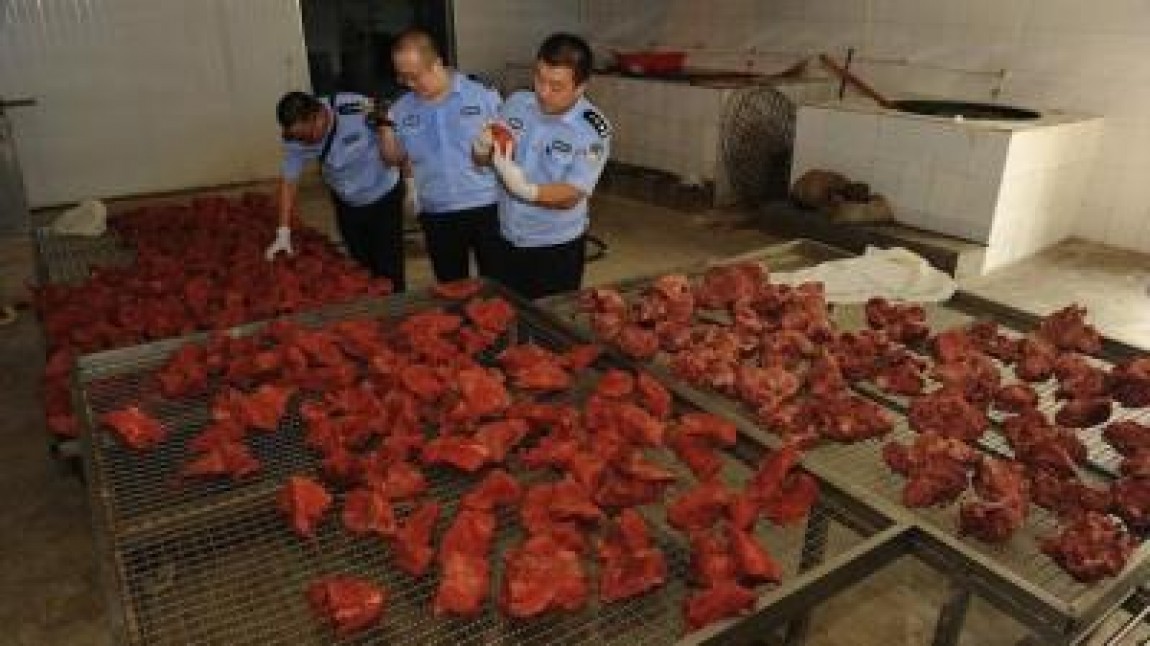 Scandal in China: Vindeau carnea de porc drept carne de vita, dupa ce o injectau cu parafina si coloranti