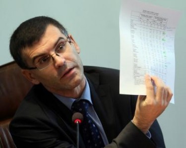 L-au dat afara pe ministru pentru ca voia sa intarzie plata subventiilor