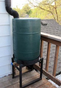 Instalaţie de irigat cu apă de ploaie. O soluţie simplă şi ecologică.