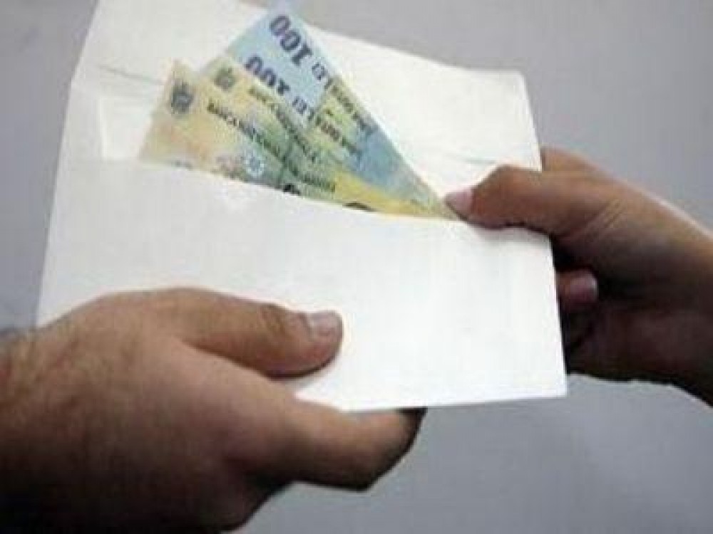 Fermier prins dand mita la APIA pentru a incasa subventii ilegale