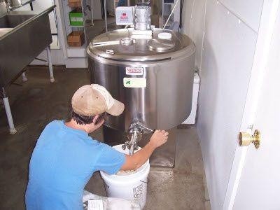 APIA: Doar 81 de cereri de finantare pentru achizitionarea de tancuri de lapte