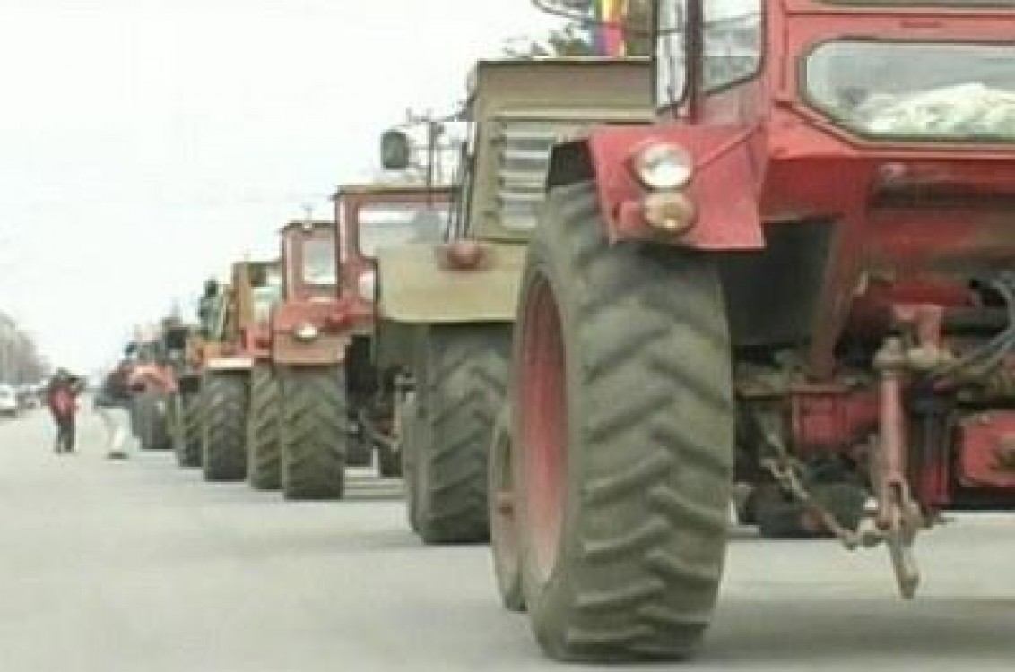 Fermierii au iesit in strada! Vezi aici ce IMPOZITE se platesc de anul acesta pentru tractoare si combine
