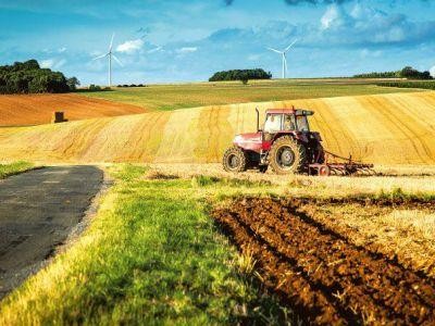 Impozitul pe tractoare si terenuri agricole, eliminat