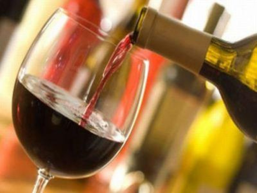 Peste 29.000 de litri de vin falsificat retras de la comercializare in perioada premergatoare Pastelui