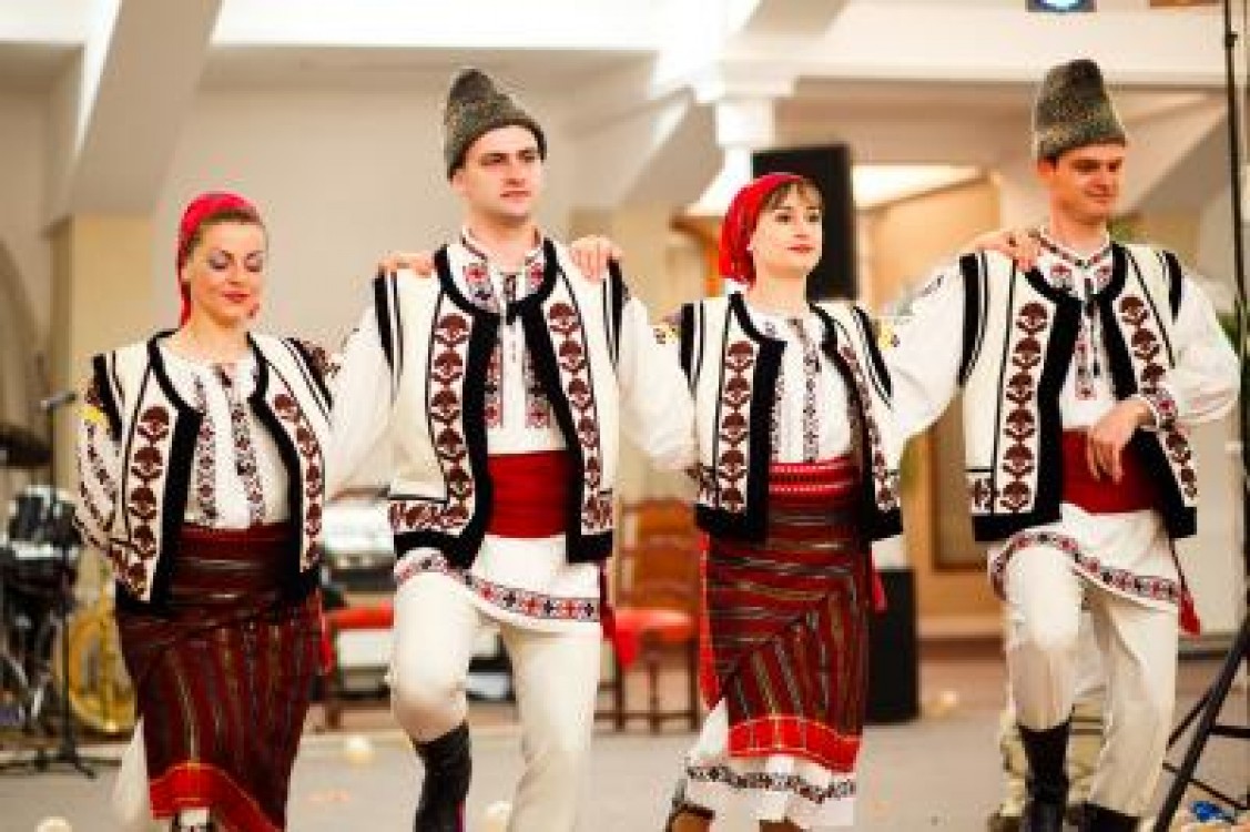 MADR sarbatoreste Ziua Europei prin produse bio si costume populare